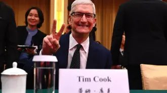 El presidente estadounidense Donald Trump afirmó este viernes que el consejero delegado de Apple, Tim Cook, prevé invertir "cientos de miles de millones de dólares" en Estados Unidos.
