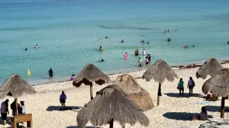 Cancún, Riviera Maya, Puerto Vallarta, Riviera Nayarit, Huatulco son los destinos de playa más vendidos para esta temporada

Para más información del tema, visita: https://www.eleconomista.com.mx/los-especiales/turismo/conoce-seran-destinos-favoritos-vacaciones-semana-santa-20250404-753477.html 

¡Síguenos en nuestras redes sociales para mantenerte informado!

Twitter: https://twitter.com/eleconomista 
Facebook: https://www.facebook.com/ElEconomista.mx
Instagram: https://www.instagram.com/eleconomistamx
LinkedIn: https://www.linkedin.com/company/el-economista/

#ElEconomista #EETV