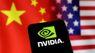 En lo que va de 2025, la cotizada acumula una depreciación de un 21%, en tanto que la capitalización bursátil se sitúa de manera provisional en los 2.56 billones de dólares.