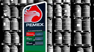 Los ingresos totales de la estatal petrolera cayeron 2.5% de un año a otro, ubicándose en 395,590 millones de pesos.

Para más información del tema, visita: https://www.eleconomista.com.mx/empresas/pemex-tuvo-perdidas-43-329-millones-pesos-primer-trimestre-20250430-757109.html

¡Síguenos en nuestras redes sociales para mantenerte informado!

Twitter: https://twitter.com/eleconomista 
Facebook: https://www.facebook.com/ElEconomista.mx
Instagram: https://www.instagram.com/eleconomistamx
LinkedIn: https://www.linkedin.com/company/el-economista/

#ElEconomista #EETV