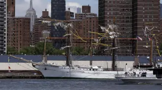 Tenía previsto visitar 22 puertos en 15 países, como Jamaica, Estados Unidos y Francia.

Para más información del tema, visita: https://www.eleconomista.com.mx/politica/nueva-york-buque-escuela-mexicano-choco-puente-brooklyn-20250518-759553.html

¡Síguenos en nuestras redes sociales para mantenerte informado!

Twitter: https://twitter.com/eleconomista 
Facebook: https://www.facebook.com/ElEconomista.mx
Instagram: https://www.instagram.com/eleconomistamx
LinkedIn: https://www.linkedin.com/company/el-economista/
T

#ElEconomista #EETV