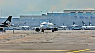 El Aeropuerto Internacional de la Ciudad de México confirmó a través de la red social X que los accesos a ambas terminales fueron liberadas y que sus operaciones se "mantienen activas y en curso".

Para más información del tema, visita: https://www.eleconomista.com.mx/politica/maestros-cnte-retiran-aeropuerto-internacional-ciudad-mexico-20250523-760533.html

¡Síguenos en nuestras redes sociales para mantenerte informado!

Twitter: https://twitter.com/eleconomista 
Facebook: https://www.facebook.com/ElEconomista.mx
Instagram: https://www.instagram.com/eleconomistamx
LinkedIn: https://www.linkedin.com/company/el-economista/

#ElEconomista #EETV