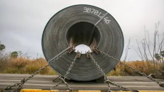 Los precios del acero y el aluminio en Estados Unidos se disparaban este lunes, mientras que las acciones de los fabricantes de acero extranjeros se desplomaban después de que el presidente estadounidense, Donald Trump, dijo que duplicaría los aranceles a las importaciones de los dos metales al 50 por ciento.

Para más información del tema, visita: https://www.eleconomista.com.mx/mercados/precios-acero-aluminio-disparan-nueva-amenaza-aranceles-50-trump-20250602-761790.html

¡Síguenos en nuestras redes sociales para mantenerte informado!

Twitter: https://twitter.com/eleconomista 
Facebook: https://www.facebook.com/ElEconomista.mx
Instagram: https://www.instagram.com/eleconomistamx
LinkedIn: https://www.linkedin.com/company/el-economista/

#ElEconomista #EETV