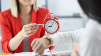 La Secretaría tiene previsto presentarla en esa fecha, después de los seis foros que programados para su discusión.

Para más información del tema, visita: https://www.eleconomista.com.mx/empresas/stps-propuesta-reforma-sobre-jornada-laboral-1-septiembre-20250608-762694.html

¡Síguenos en nuestras redes sociales para mantenerte informado!

Twitter: https://twitter.com/eleconomista 
Facebook: https://www.facebook.com/ElEconomista.mx
Instagram: https://www.instagram.com/eleconomistamx
LinkedIn: https://www.linkedin.com/company/el-economista/
T

#ElEconomista #EETV