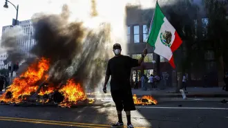 Desde la Casa Blanca se ordenó el despliegue de al menos 2,000 guardias nacionales para contener las manifestaciones. El gobernador de California, Newsom, rechazó la acción, mientras la alcaldesa de Los Ángeles, Bass, afirmó que estas tácticas siembran terror en la comunidad.

Para más información del tema, visita: https://www.eleconomista.com.mx/politica/arrecian-redadas-migrantes-angeles-20250609-762794.html

¡Síguenos en nuestras redes sociales para mantenerte informado!

Twitter: https://twitter.com/eleconomista 
Facebook: https://www.facebook.com/ElEconomista.mx
Instagram: https://www.instagram.com/eleconomistamx
LinkedIn: https://www.linkedin.com/company/el-economista/

#ElEconomista #EETV