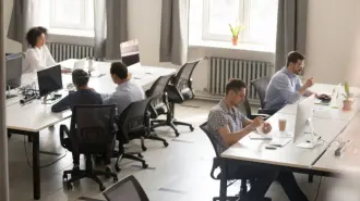 Para el segundo semestre del año la reducción de la jornada laboral e implicaciones de la IA en el trabajo se posicionan como los principales retos de Recursos Humanos.Foto: Shutterstock.