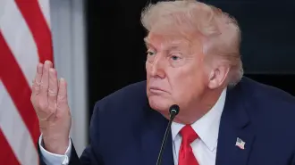 El presidente de Estados Unidos, Donald Trump, advirtió este jueves que podría subir pronto los aranceles a los automóviles, argumentando que eso podría incitar a los fabricantes de automóviles a acelerar las inversiones en Estados Unidos.
