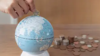 El Banco Mundial ha revisado a la baja las expectativas de crecimiento para la mayoría de los países alrededor del mundo. México y Estados Unidos están entre las economías con mayores recortes en la proyección de crecimiento.

Para más información del tema, visita: https://www.eleconomista.com.mx/economia/economias-mundo-creceran-planeado-2025-bm-20250613-763602.html

¡Síguenos en nuestras redes sociales para mantenerte informado!

Twitter: https://twitter.com/eleconomista 
Facebook: https://www.facebook.com/ElEconomista.mx
Instagram: https://www.instagram.com/eleconomistamx
LinkedIn: https://www.linkedin.com/company/el-economista/

#ElEconomista #EETV