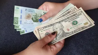 Remesas a México caen 4.6% en mayo en pleno debate sobre su impuesto en Estados Unidos

Para más información del tema, visita: https://www.eleconomista.com.mx/sectorfinanciero/remesas-mexico-caen-4-6-mayo-pleno-debate-sobre-impuesto-estados-unidos-20250701-766144.html

¡Síguenos en nuestras redes sociales para mantenerte informado!

Twitter: https://twitter.com/eleconomista 
Facebook: https://www.facebook.com/ElEconomista.mx
Instagram: https://www.instagram.com/eleconomistamx
LinkedIn: https://www.linkedin.com/company/el-economista/

#ElEconomista #EETV
