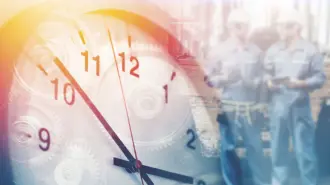 El debate sobre reducir la jornada laboral parte de la idea de que México trabaja 48 horas semanales. Sin embargo, la ENIGH destaca que el promedio nacional es de 44 horas con 28 minutos; en varios estados, un esquema de 40 horas, incluso, no se ve como algo tan lejano.

Para más información del tema, visita: https://www.eleconomista.com.mx/capital-humano/lejos-jornada-laboral-40-horas-20250813-772438.html

¡Síguenos en nuestras redes sociales para mantenerte informado!

Twitter: https://twitter.com/eleconomista 
Facebook: https://www.facebook.com/ElEconomista.mx
Instagram: https://www.instagram.com/eleconomistamx
LinkedIn: https://www.linkedin.com/company/el-economista/

#ElEconomista #EETV