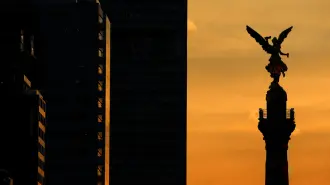 El Producto Interno Bruto avanzó en el segundo trimestre del año un 0.6% frente al periodo enero-marzo, de acuerdo con cifras desestacionalizadas divulgadas el viernes por el Inegi. La estimación preliminar era de un avance de 0.7%.

Para más información del tema, visita: https://www.eleconomista.com.mx/economia/economia-mexicana-crecio-ligeramente-previsto-segundo-trimestre-20250822-773840.html

¡Síguenos en nuestras redes sociales para mantenerte informado!

Twitter: https://twitter.com/eleconomista 
Facebook: https://www.facebook.com/ElEconomista.mx
Instagram: https://www.instagram.com/eleconomistamx
LinkedIn: https://www.linkedin.com/company/el-economista/

#ElEconomista #EETV