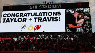 Taylor Swift y Travis Kelce anunciaron su compromiso matrimonial.