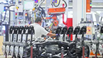 El Departamento de Comercio de Estados Unidos informó que la Administración del presidente Donald Trump analiza nuevos aranceles a más autopartes y productos derivados de acero y aluminio.

Para más información del tema, visita: https://www.eleconomista.com.mx/empresas/estados-unidos-analiza-aranceles-autopartes-productos-derivados-acero-aluminio-20250916-777375.html
¡Síguenos en nuestras redes sociales para mantenerte informado!

Twitter: https://twitter.com/eleconomista
Facebook: https://www.facebook.com/ElEconomista.mx
Instagram: https://www.instagram.com/eleconomistamx
LinkedIn: https://www.linkedin.com/company/el-economista/

#ElEconomista #EETV