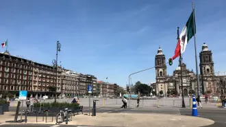En medio de la incertidumbre económica global, la actividad económica en México reportó, en julio pasado, una caída que da una nueva señal de enfriamiento, de acuerdo con los datos publicados por el Inegi.

Para más información del tema, visita: https://www.eleconomista.com.mx/economia/economia-mexicana-cayo-0-9-julio-manda-nueva-senal-enfriamiento-igae-20250923-778369.html

¡Síguenos en nuestras redes sociales para mantenerte informado!

Twitter: https://twitter.com/eleconomista
Facebook: https://www.facebook.com/ElEconomista.mx
Instagram: https://www.instagram.com/eleconomistamx
LinkedIn: https://www.linkedin.com/company/el-economista/

#ElEconomista #EETV