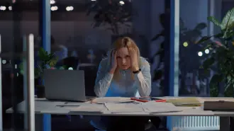 Priorizar las horas de trabajo antes que el descanso provoca problemas en la salud mental y física.