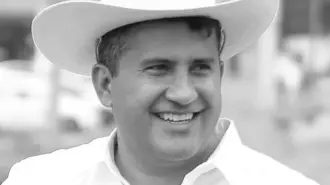 La viuda del alcalde de Uruapan, Carlos Manzo Rodríguez, asesinado en una actividad pública el fin de semana, asumirá el cargo de su esposo este miércoles, informó la presidenta Claudia Sheinbaum, tras varios días de protestas para exigir justicia por el crimen.

Para más información del tema, visita: https://www.eleconomista.com.mx/politica/sheinbaum-promete-apoyo-grecia-quiroz-viuda-carlos-manzo-tomara-posesion-uruapan-20251105-785159.html

¡Síguenos en nuestras redes sociales para mantenerte informado!

Twitter: https://twitter.com/eleconomista 
Facebook: https://www.facebook.com/ElEconomista.mx
Instagram: https://www.instagram.com/eleconomistamx
LinkedIn: https://www.linkedin.com/company/el-economista/

#ElEconomista #GreciaQuiroz #CarlosManzo