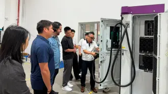 La empresa mexicana Piso Cuatro, a través de su división industrial, firmó un acuerdo con la multinacional china TDC, fabricante de cargadores de vehículos eléctricos.