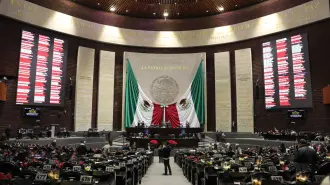 Tras más de 24 horas de análisis y discusión, el Pleno de la Cámara Baja avaló la tarde de este jueves el documento en lo particular con 324 votos a favor, 118 en contra y dos abstenciones.

Para más información del tema, visita: https://www.eleconomista.com.mx/politica/diputados-aprueban-particular-ley-aguas-remiten-senado-20251204-789699.html

¡Síguenos en nuestras redes sociales para mantenerte informado!

Twitter: https://twitter.com/eleconomista 
Facebook: https://www.facebook.com/ElEconomista.mx
Instagram: https://www.instagram.com/eleconomistamx
LinkedIn: https://www.linkedin.com/company/el-economista/

#ElEconomista #EETV