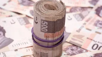 El salario mínimo general será de 9,582.47 pesos mensuales; mientras que el incremento de 5% para el referente mínimo en la región fronteriza norte lo llevará 13,409.80 pesos.

Para más información del tema, visita: https://www.eleconomista.com.mx/capital-humano/entra-vigor-nuevo-salario-minimo-mexico-20251205-789734.html

¡Síguenos en nuestras redes sociales para mantenerte informado!

Twitter: https://twitter.com/eleconomista 
Facebook: https://www.facebook.com/ElEconomista.mx
Instagram: https://www.instagram.com/eleconomistamx
LinkedIn: https://www.linkedin.com/company/el-economista/

#ElEconomista #EETV