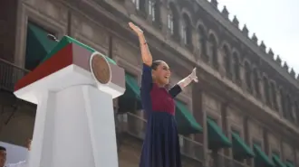 La presidenta de México enumeró seis mentiras de la oposición sobre el movimiento que inició AMLO.

Para más información del tema, visita: https://www.eleconomista.com.mx/politica/arrodillamos-poderosos-sheinbaum-conmemora-7-anos-4t-presidencia-20251206-789943.html 

¡Síguenos en nuestras redes sociales para mantenerte informado!

Twitter: https://twitter.com/eleconomista 
Facebook: https://www.facebook.com/ElEconomista.mx
Instagram: https://www.instagram.com/eleconomistamx
LinkedIn: https://www.linkedin.com/company/el-economista/

#ElEconomista #Sheinbaum #4T