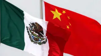La presidenta Claudia Sheinbaum aseguró la mañana de este jueves que los nuevos aranceles aprobados en la Cámara de Diputados no están dirigidos específicamente a China, sino a países sin Tratados de Libre Comercio con México. 

Para más información del tema, visita: https://www.eleconomista.com.mx/politica/sheinbaum-asegura-nuevos-aranceles-apuntan-china-mexico-pone-restricciones-comercio-20251211-790786.html 

¡Síguenos en nuestras redes sociales para mantenerte informado! 

Twitter: https://twitter.com/eleconomista 
Facebook: https://www.facebook.com/ElEconomista.mx 
Instagram: https://www.instagram.com/eleconomistamx 
LinkedIn: https://www.linkedin.com/company/el-economista/ 

#ElEconomista #Aranceles #Sheinbaum