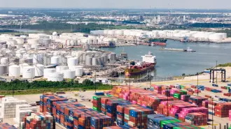 El superpetrolero Skipper, que fue incautado por Estados Unidos cerca de Venezuela esta semana como parte de una estrategia de presión creciente contra el presidente Nicolás Maduro, se dirige a Houston, dijeron dos fuentes este viernes.

Para más información del tema, visita: https://www.eleconomista.com.mx/mercados/buque-petrolero-skipper-incautado-venezuela-dirige-puerto-houston-20251212-791028.html

¡Síguenos en nuestras redes sociales para mantenerte informado!

Twitter: https://twitter.com/eleconomista
Facebook: https://www.facebook.com/ElEconomista.mx
Instagram: https://www.instagram.com/eleconomistamx
LinkedIn: https://www.linkedin.com/company/el-economista/

#ElEconomista #EETV