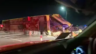 Un accidente de autobús dejó el lunes al menos 16 muertos y varios heridos en una carretera de la isla de Java, en Indonesia, informó una autoridad de rescate.