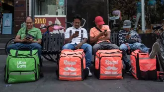 En el 2025 se consolidaron nuevos derechos laborales, desde el reconocimiento del descanso para prevenir riesgos por la bipedestación, hasta el primer marco regulatorio del trabajo en la economía digital, ese fue el balance del año.

Para más información del tema, visita: https://www.eleconomista.com.mx/capital-humano/ley-silla-trabajo-apps-reformas-laborales-2025-nuevos-derechos-vieron-luz-20251223-792516.html¡Síguenos en nuestras redes sociales para mantenerte informado!

Twitter: https://twitter.com/eleconomista 
Facebook: https://www.facebook.com/ElEconomista.mx
Instagram: https://www.instagram.com/eleconomistamx
LinkedIn: https://www.linkedin.com/company/el-economista/

#ElEconomista #EETV