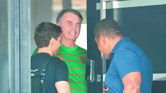 El expresidente brasileño Jair Bolsonaro salió este miércoles de prisión, por primera vez desde que fue encarcelado a fines de noviembre, y se someterá a una cirugía el jueves, informó a la AFP una fuente del hospital al que ingresó en Brasilia.

Para más información del tema, visita: https://www.eleconomista.com.mx/internacionales/expresidente-brasileno-jair-bolsonaro-sale-prision-ingresar-hospital-operacion-20251224-792655.html 

¡Síguenos en nuestras redes sociales para mantenerte informado!

Twitter: https://twitter.com/eleconomista 
Facebook: https://www.facebook.com/ElEconomista.mx
Instagram: https://www.instagram.com/eleconomistamx
LinkedIn: https://www.linkedin.com/company/el-economista/

#ElEconomista #Bolsonaro
