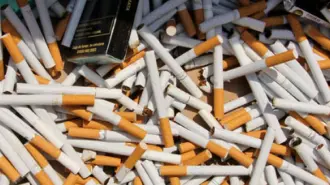 Marcas como Marlboro, Pall Mall, Camel y Winston dieron a conocer a las tiendas de abarrotes las tarifas sugeridas a partir del primer día de 2026; precios superan los 100 pesos por cajetilla.

Para más información del tema, visita: https://www.eleconomista.com.mx/finanzaspersonales/precio-cigarros-subira-20-enero-aumento-ieps-asi-impacta-bolsillo-20251226-792768.html 

¡Síguenos en nuestras redes sociales para mantenerte informado!

Twitter: https://twitter.com/eleconomista 
Facebook: https://www.facebook.com/ElEconomista.mx
Instagram: https://www.instagram.com/eleconomistamx
LinkedIn: https://www.linkedin.com/company/el-economista/

#ElEconomista #Cigarros #IEPS