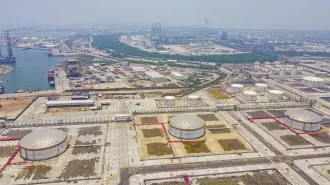 La refinería Olmeca, que este 2025 cumple su primer año completo de operación, aportó 126,000 barriles diarios al proceso de crudo de Pemex. Foto: AFP.