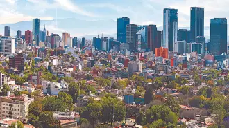 La inflación a los productores en el país cerró el 2025 en el menor nivel reportado, para un diciembre, desde el 2019, de acuerdo con la información divulgada por el Inegi.

Para más información del tema, visita: https://www.eleconomista.com.mx/economia/inflacion-productores-mexicanos-cerro-2025-2-06-menor-nivel-20260108-794394.html

¡Síguenos en nuestras redes sociales para mantenerte informado!

Twitter: https://twitter.com/eleconomista 
Facebook: https://www.facebook.com/ElEconomista.mx
Instagram: https://www.instagram.com/eleconomistamx
LinkedIn: https://www.linkedin.com/company/el-economista/

#ElEconomista #EETV