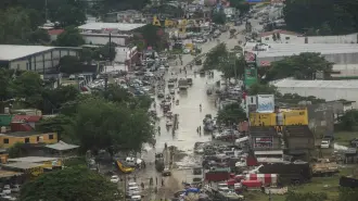 Los pagos de las aseguradoras mexicanas por la cobertura de siniestros causados por riesgos hidrometeorológicos repuntaron 70% en 2025, esto debido a las fuertes lluvias e inundaciones que se generaron en Veracruz, Puebla, Hidalgo y otros estados por la baja presión del Golfo de México durante octubre, que dejaron a 83 personas muertas y 17 desaparecidos.

Para más información del tema, visita: https://www.eleconomista.com.mx/sectorfinanciero/pagos-aseguradoras-repuntaron-70-2025-lluvias-veracruz-puebla-e-hidalgo-20260108-794403.html

¡Síguenos en nuestras redes sociales para mantenerte informado!

Twitter: https://twitter.com/eleconomista 
Facebook: https://www.facebook.com/ElEconomista.mx
Instagram: https://www.instagram.com/eleconomistamx
LinkedIn: https://www.linkedin.com/company/el-economista/

#ElEconomista #Inundaciones #Aseguradoras