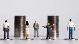 Los incrementos salariales proyectados para este año son más bajos que los del 2025, mientras que la diferencia entre el salario mínimo y los sueldos de mercado se sigue acortando.

Para más información del tema, visita: https://www.eleconomista.com.mx/capital-humano/panorama-2026-salario-minimo-alza-incrementos-salariales-baja-20260109-794467.html

¡Síguenos en nuestras redes sociales para mantenerte informado!

Twitter: https://twitter.com/eleconomista 
Facebook: https://www.facebook.com/ElEconomista.mx
Instagram: https://www.instagram.com/eleconomistamx
LinkedIn: https://www.linkedin.com/company/el-economista/

#ElEconomista #EETV