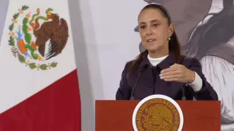 La presidenta Claudia Sheinbaum no asistirá al Foro Económico Mundial de Davos y enviará como representantes a la titular de Semarnat, Alicia Bárcena, y a la empresaria Altagracia Gómez.

Para más información del tema, visita: https://www.eleconomista.com.mx/politica/sheinbaum-asistira-davos-mandara-representacion-mexico-20260114-795257.html

¡Síguenos en nuestras redes sociales para mantenerte informado!

Twitter: https://twitter.com/eleconomista 
Facebook: https://www.facebook.com/ElEconomista.mx
Instagram: https://www.instagram.com/eleconomistamx
LinkedIn: https://www.linkedin.com/company/el-economista/

#ElEconomista #EETV