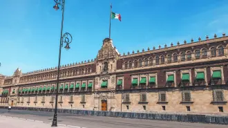 En el contexto del conflicto entre Estados Unidos y Cuba, la presidenta de México, Claudia Sheinbaum, afirmó que el país sigue el principio de la Doctrina Estrada, enfocado en la no intervención y el respeto a la soberanía de los Estados.

Para más información del tema, visita: https://www.eleconomista.com.mx/politica/doctrina-estrada-mexico-reafirma-pilar-politica-exterior-20260203-798167.html

Twitter: https://twitter.com/eleconomista 
Sitio web: https://www.eleconomista.com.mx/ 
Facebook: https://www.facebook.com/ElEconomista.mx 

#ElEconomista #CapitalHumano #EETV