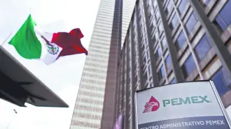 La empresa productora del estado está entre los 10 principales emisores de deuda de largo plazo en el mercado bursátil nacional.

Para más información del tema, visita: https://www.eleconomista.com.mx/mercados/pemex-regresa-bmv-5-anos-ausencia-20260211-799509.html

¡Síguenos en nuestras redes sociales para mantenerte informado!

Twitter: https://twitter.com/eleconomista 
Facebook: https://www.facebook.com/ElEconomista.mx
Instagram: https://www.instagram.com/eleconomistamx
LinkedIn: https://www.linkedin.com/company/el-economista/

#ElEconomista #EETV