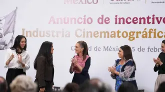 El Gobierno busca consolidar a México como un polo internacional de producción audiovisual y fortalecer su soberanía cultural mediante el impulso a historias hechas en el país.

Para más información del tema, visita: https://www.eleconomista.com.mx/politica/sheinbaum-anuncia-plan-apoyo-cine-incentivos-fiscales-atraccion-producciones-20260215-799963.html 

¡Síguenos en nuestras redes sociales para mantenerte informado!

Twitter: https://twitter.com/eleconomista 
Facebook: https://www.facebook.com/ElEconomista.mx
Instagram: https://www.instagram.com/eleconomistamx
LinkedIn: https://www.linkedin.com/company/el-economista/

#ElEconomista #Sheinbaum