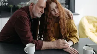 La generación llamada sanwich se debate entre darle una buena educación a sus hijos, ahorrar para su retiro y ayudar a sus padres.