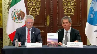 Mathias Cormann, secretario general de la OCDE, y Édgar Amador Zamora, secretario de Hacienda.