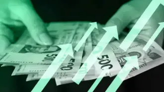 El peso retrocedió en un mercado que asimilaba un dato de precios al productor estadounidense por encima de lo esperado, aunque consiguió cerrar el mes con ganancias.

Para más información del tema, visita: https://www.eleconomista.com.mx/mercados/precio-dolar-hoy-27-febrero-2026-cuanto-cerro-20260227-801999.html

¡Síguenos en nuestras redes sociales para mantenerte informado!

Twitter: https://twitter.com/eleconomista 
Facebook: https://www.facebook.com/ElEconomista.mx
Instagram: https://www.instagram.com/eleconomistamx
LinkedIn: https://www.linkedin.com/company/el-economista/

#ElEconomista #TipodeCambio