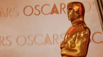 Actores ganadores del Oscar y figuras de Hollywood regresarán al escenario para entregar los galardones en la ceremonia de 2026, que será conducida por Conan O’Brien.

Para más información del tema, visita: https://www.eleconomista.com.mx/arteseideas/oscar-2026-quienes-son-estrellas-presentaran-premios-gala-15-marzo-20260307-803147.html

¡Síguenos en nuestras redes sociales para mantenerte informado!

Twitter: https://twitter.com/eleconomista 
Facebook: https://www.facebook.com/ElEconomista.mx
Instagram: https://www.instagram.com/eleconomistamx
LinkedIn: https://www.linkedin.com/company/el-economista/

#ElEconomista #PremiosOscar