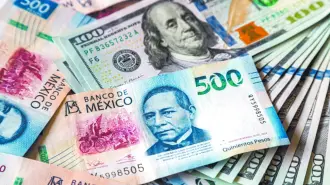 La divisa local avanza beneficiada por el retroceso global del billete verde debido a crecientes expectativas de que la guerra contra Irán llegue pronto a su fin.

Para más información del tema, visita: 
https://www.eleconomista.com.mx/mercados/precio-dolar-hoy-1-abril-2026-cuanto-cotiza-20260401-806925.html

¡Síguenos en nuestras redes sociales para mantenerte informado! 

Twitter: https://twitter.com/eleconomista 
Facebook: https://www.facebook.com/ElEconomista.mx 
Instagram: https://www.instagram.com/eleconomistamx 
LinkedIn: https://www.linkedin.com/company/el-economista/ 

#ElEconomista #EETV #Mercados