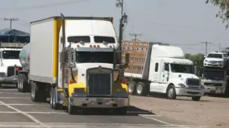 El presidente de la Cámara Nacional del Autotransporte de Carga consideró que se debe apostar al diálogo y no a los bloqueos de carreteras para resolver las problemáticas qué enfrenta el sector.

Para más información del tema, visita: https://www.eleconomista.com.mx/empresas/dialogo-transportistas-protestan-debe-carretera-canacar-20260406-807430.html
Twitter: https://twitter.com/eleconomista   
Sitio web: https://www.eleconomista.com.mx/   
Facebook: https://www.facebook.com/ElEconomista.mx   
 
#ElEconomista  #EETV