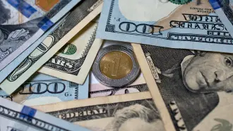 El peso oscila con cambios marginales en un mercado cauteloso, cerca expirar el plazo que dio el presidente de EU, Donald Trump, a Irán para abrir el estrecho de Ormuz.

Para más información del tema, visita: https://www.eleconomista.com.mx/mercados/precio-dolar-hoy-7abril-2026-cuanto-cotiza-20260407-807582.html 

Twitter: https://twitter.com/eleconomista 
Sitio web: https://www.eleconomista.com.mx/ 
Facebook: https://www.facebook.com/ElEconomista.mx 
Instagram: https://www.instagram.com/eleconomistamx 

#ElEconomista #EETV #Mercados