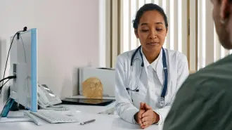 Los padecimientos crónico-degenerativos van en aumento y estar preparados financieramente para enfrentarlos con un seguro de gastos médicos mayores es importante, considerando que atender estos desafortunados eventos puede costar casi medio millón de pesos.