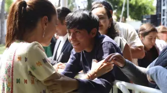 La presidenta destacó que ya no se pueden heredar los puestos a los familiares: “ya nada de que yo fui presidente municipal y ahora, le toca a mi hijo. Ya no”.

Para más información del tema, visita: https://www.eleconomista.com.mx/politica/sheinbaum-destaca-pensiones-doradas-aprobacion-plan-b-reforma-electoral-20260411-808295.html

¡Síguenos en nuestras redes sociales para mantenerte informado!

Twitter: https://twitter.com/eleconomista 
Facebook: https://www.facebook.com/ElEconomista.mx
Instagram: https://www.instagram.com/eleconomistamx
LinkedIn: https://www.linkedin.com/company/el-economista/

#ElEconomista #Sheinbaum