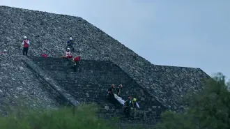 Paramédicos y personal de rescate atendieron a víctimas de Teotihuacán.