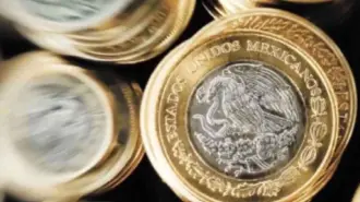 El peso avanzó en un mercado con mejor sentimiento ante señales de un posible acuerdo entre Estados Unidos e Irán para poner fin a la guerra.

Para más información del tema, visita: https://www.eleconomista.com.mx/mercados/precio-dolar-hoy-6-mayo-2026-cuanto-cerro-20260506-812186.html

¡Síguenos en nuestras redes sociales para mantenerte informado!

Twitter: https://twitter.com/eleconomista 
Facebook: https://www.facebook.com/ElEconomista.mx
Instagram: https://www.instagram.com/eleconomistamx
LinkedIn: https://www.linkedin.com/company/el-economista/

#ElEconomista #TipodeCambio