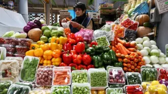 De enero a marzo, la inflación acumulada en el país fue de 1.5%, mientras que para el segmento de menores recursos fue de 1.7%; factores como el encarecimiento de alimentos impulsan este resultado y reflejan una "mala noticia" para la evolución de la pobreza, según un análisis de Banamex.